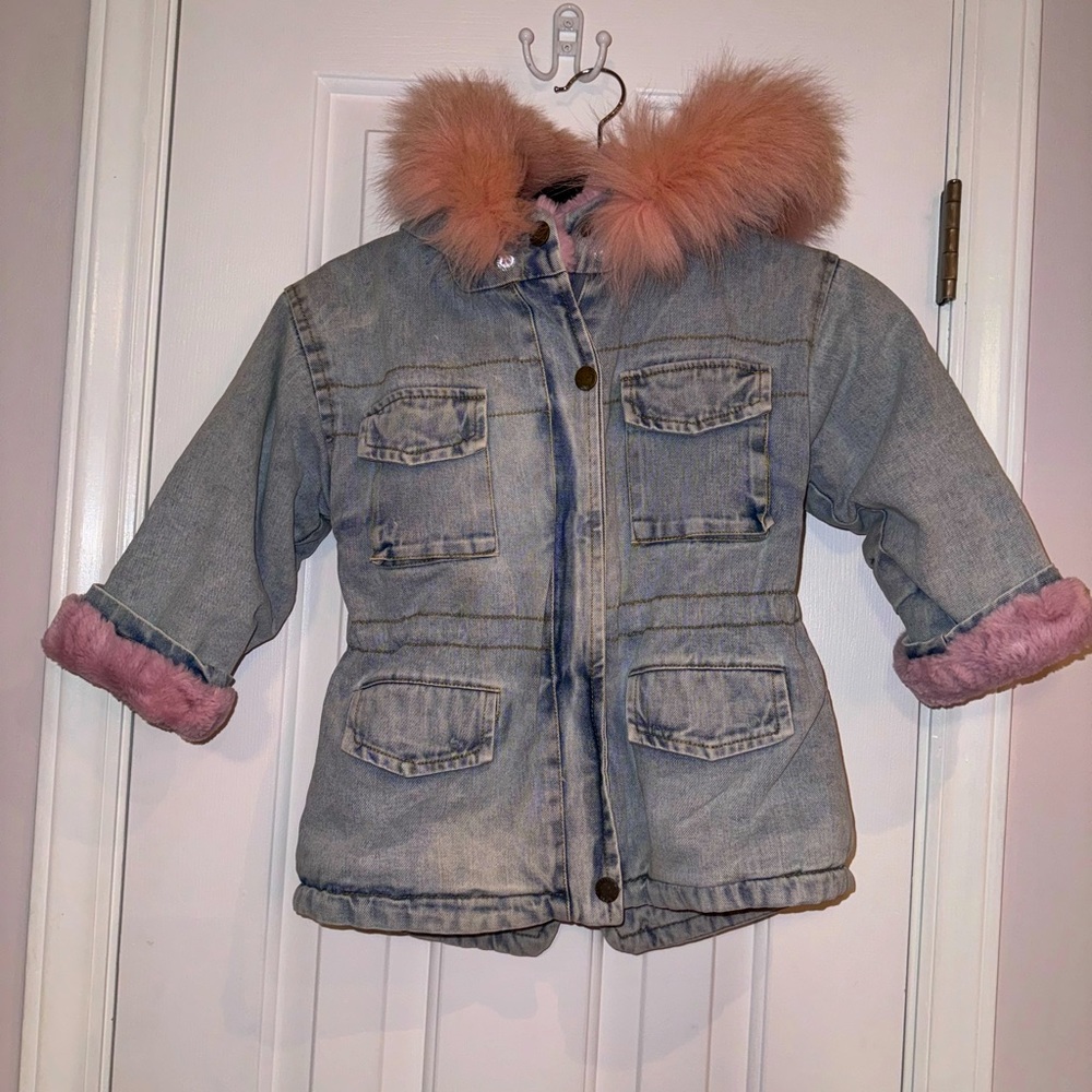 Girls Jean coat with pink faux fur trim around hood, and inside is pink Size 3